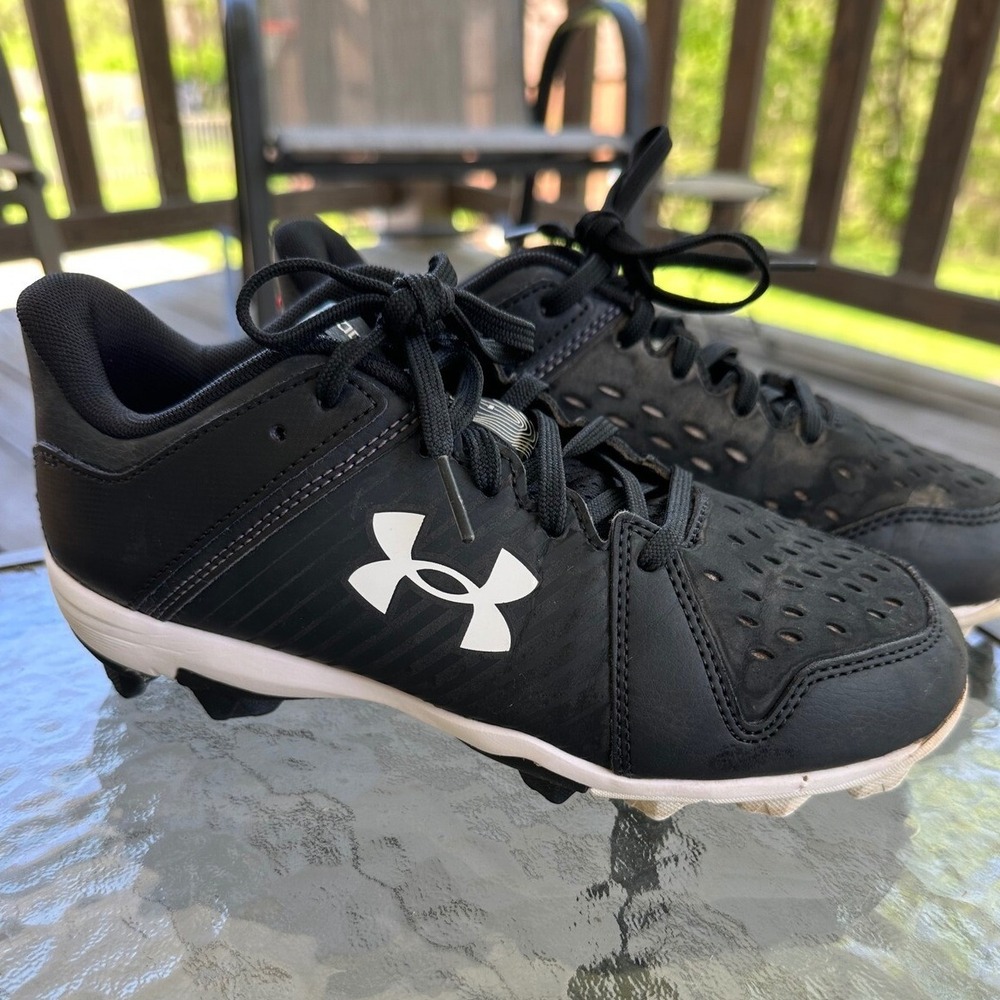 Under Armour Baseball Cleats Molded Black White Youth Size 4Y‎